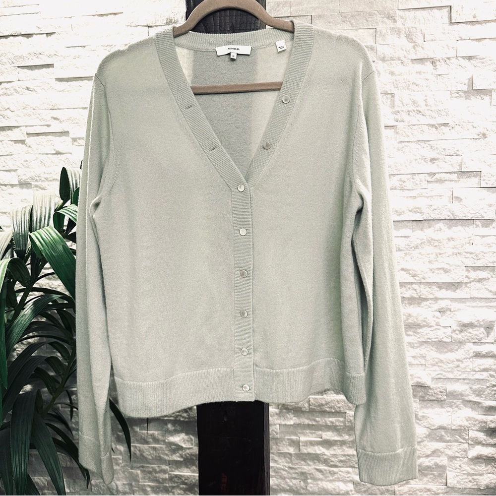 Vince 100% Cashmere Buttoned Cardigan Celery Green Size XL - Picture 3 of 8
